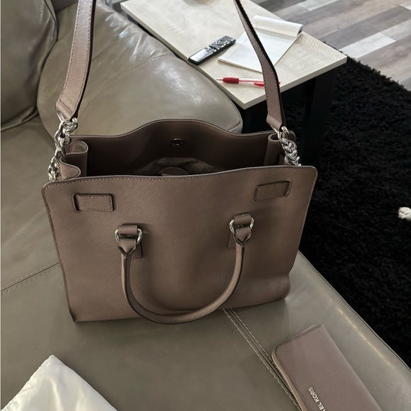 🆕 Michael Kohr’s Hamilton Purse with wallet 🔐 - Picture 5 of 7